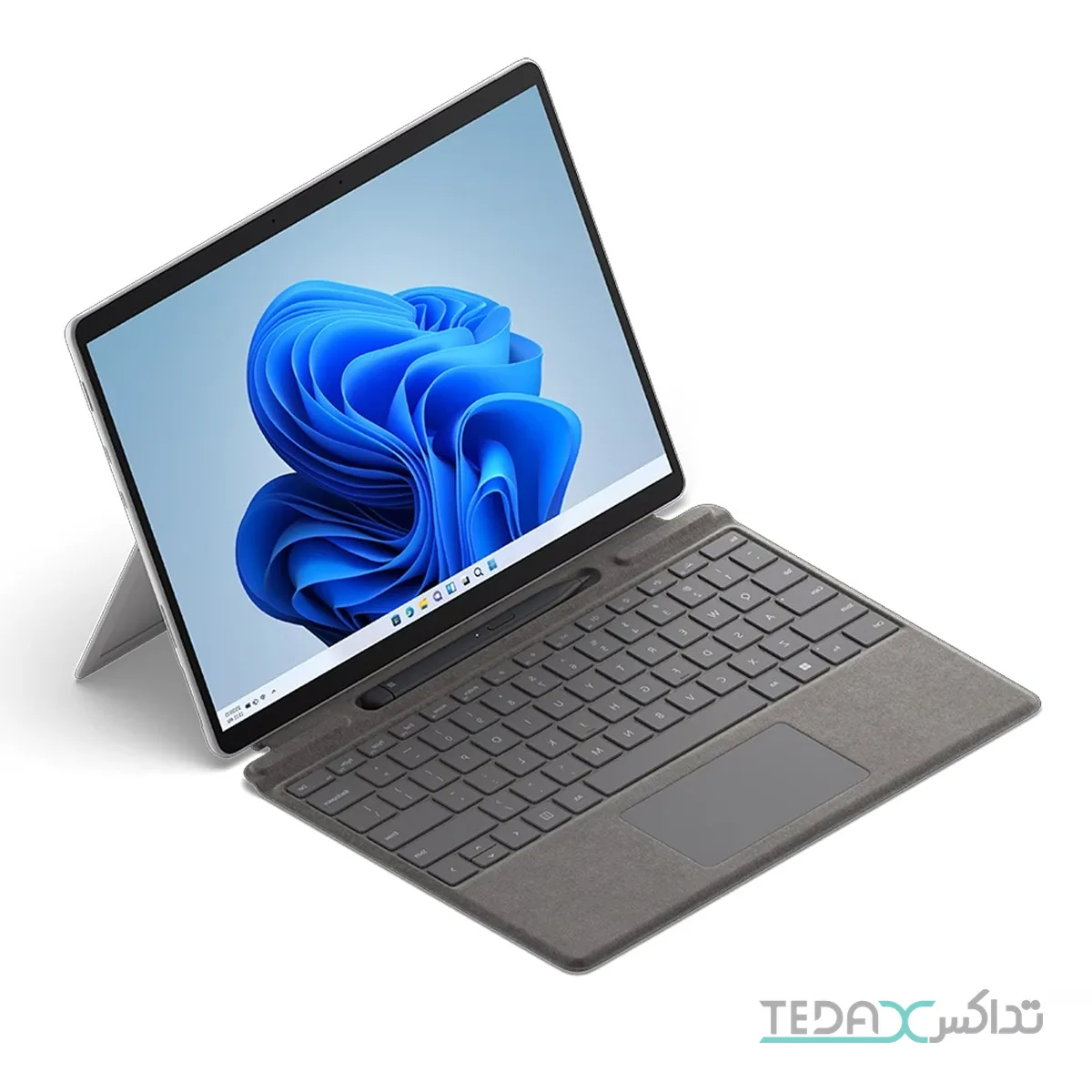 تبلت مایکروسافت 13 اینچی Surface Pro 8 با پردازنده Core i7 1185G7 ظرفیت 512 گیگابایت و رم 16 گیگابایت به همراه کیبورد Surface Pro Copilot و قلم Slim Pen 2